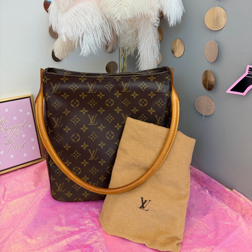 LOUIS VUITTON Monogram Looping MM